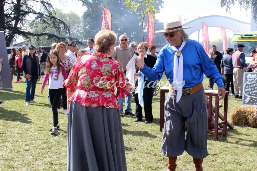 Durante el Puro Asado, le robaron a los bailarines Susana y Miguel