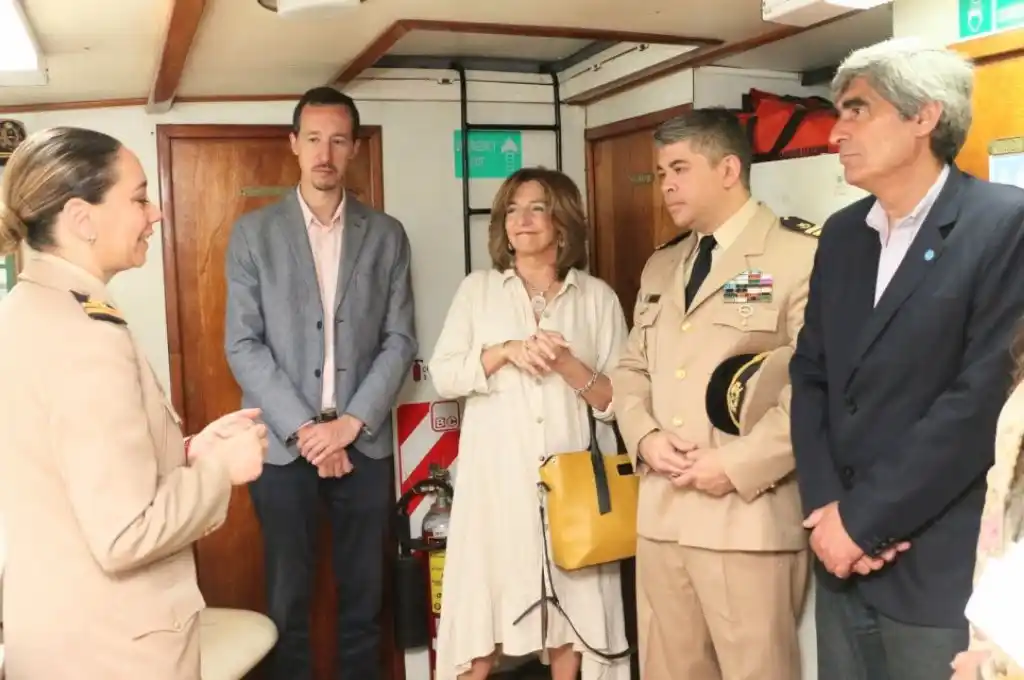 El buque científico Leloir llegó al Puerto de Santa Fe para exponer una muestra educativa