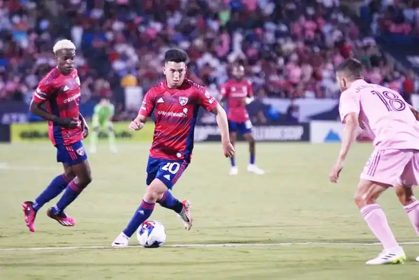 Boca negocia con Dallas para traer a Alan Velasco