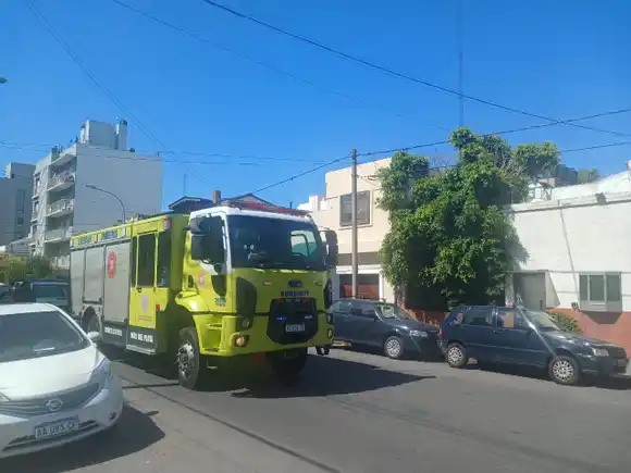 Represalia por un crimen: incendiaron una casa en Malvinas Argentinas y el fuego alcanzó otra vivienda vecina