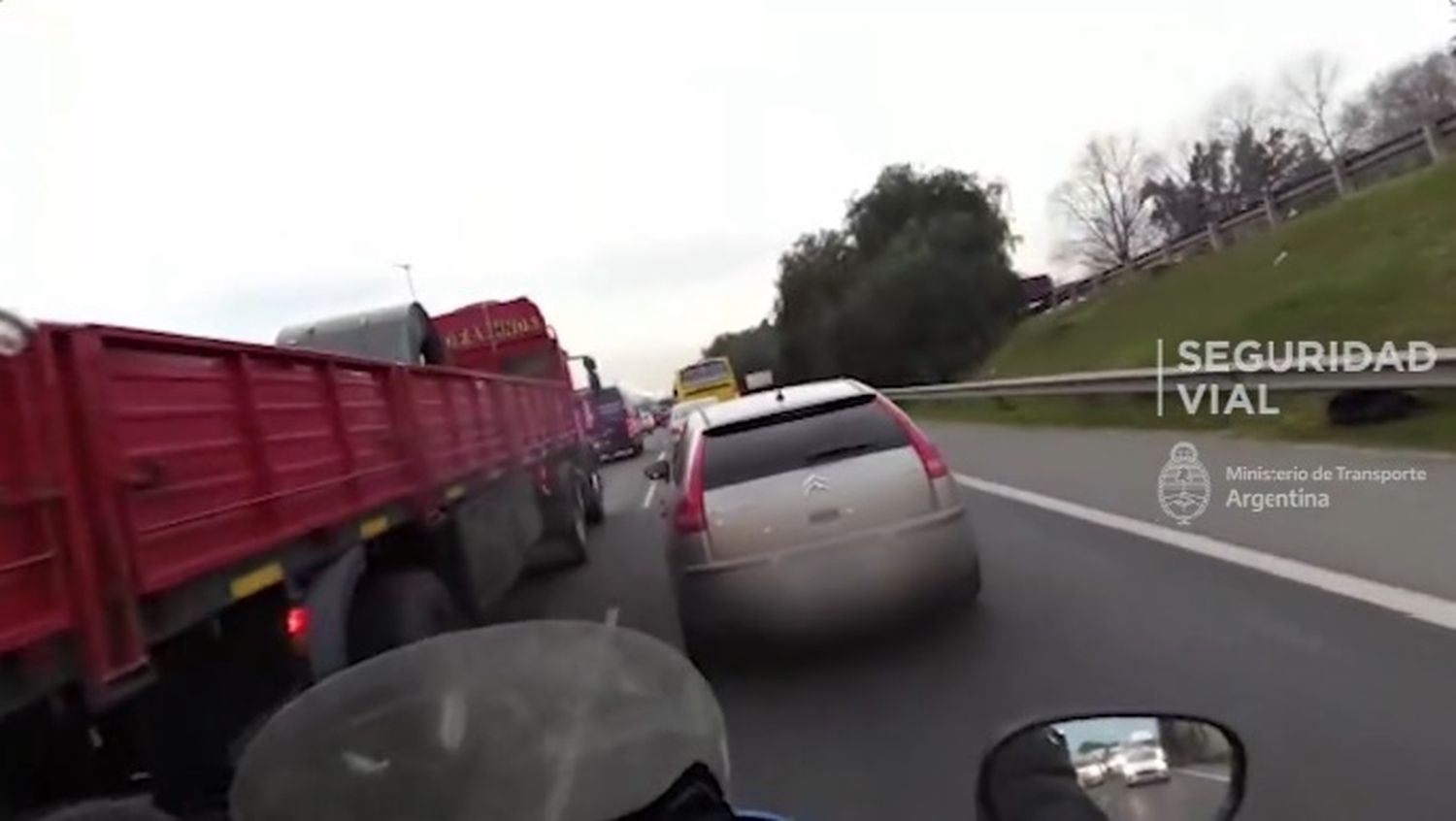Panamericana: Se quiso hacer el “vivo” y avanzó por la banquina pero lo agarraron