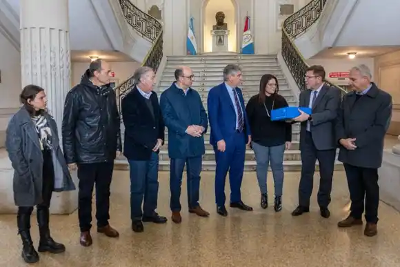 El ministro de Gobierno e Innovación Pública recibió el informe final elaborado por la Comisión de Análisis del Sistema Previsional,