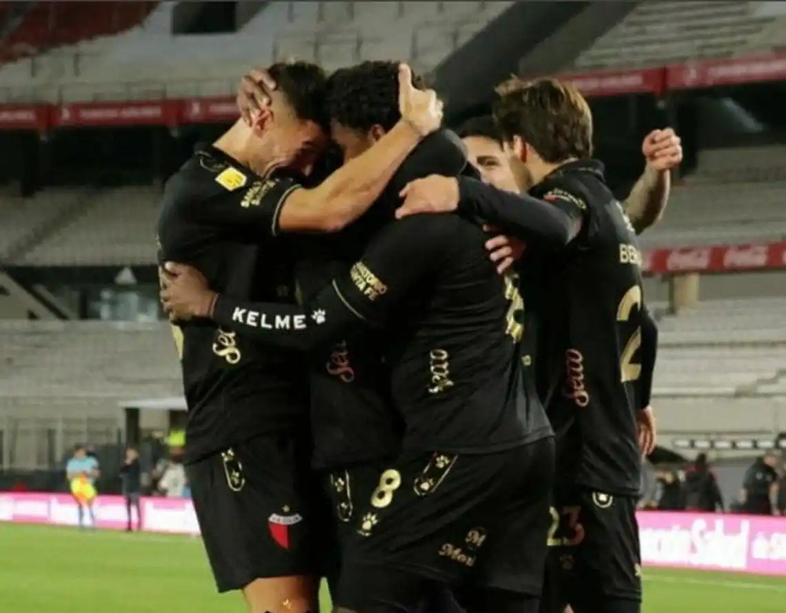 Colón recibe a Gimnasia en el arranque de la sexta fecha