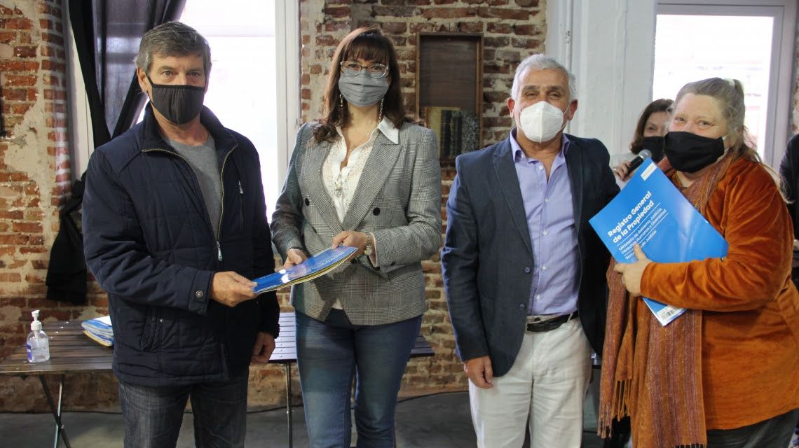 Entregaron 36 escrituras correspondientes al programa “Protejamos Nuestra Vivienda”