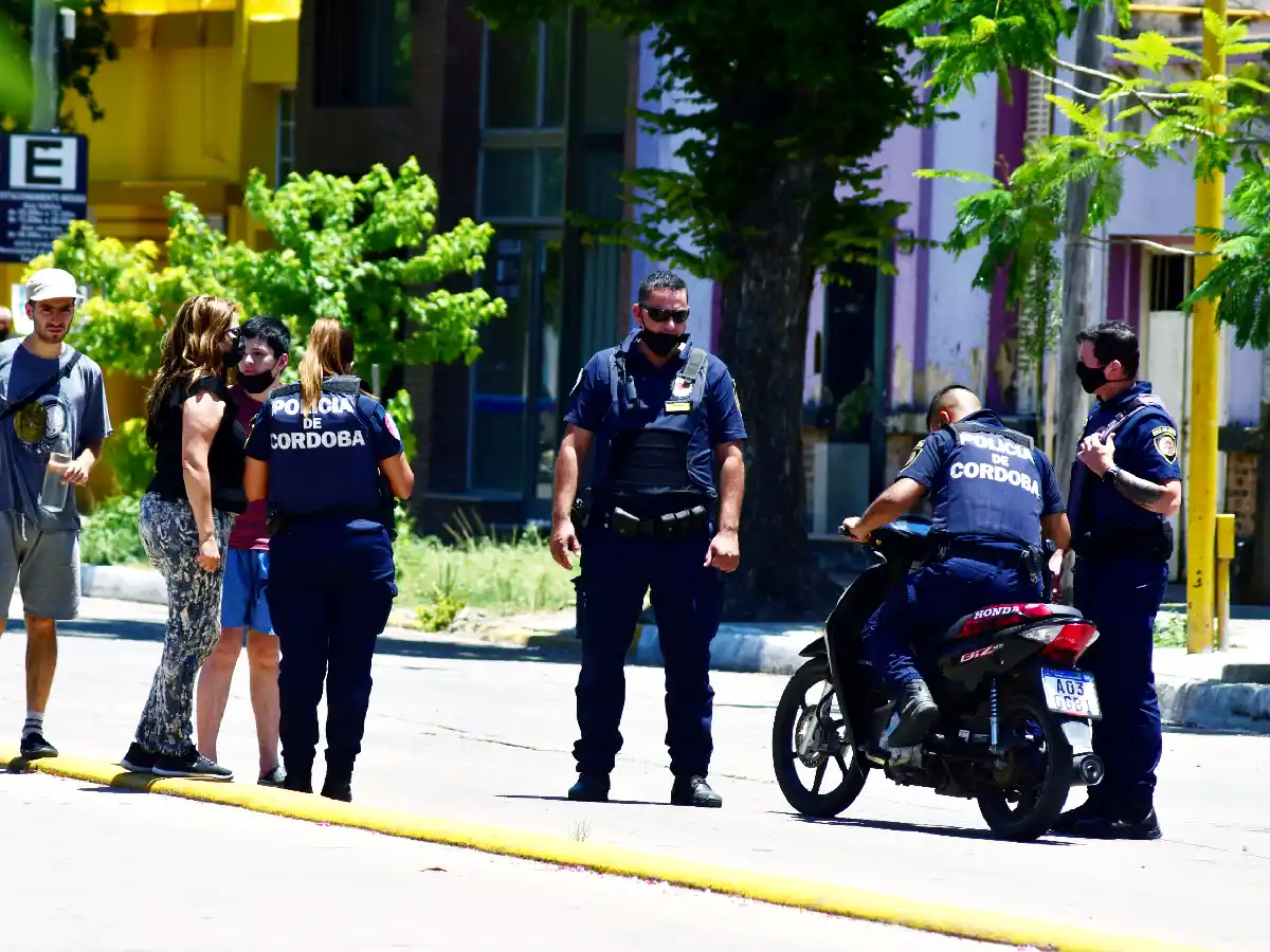 Dos mujeres lesionadas al caer de su moto