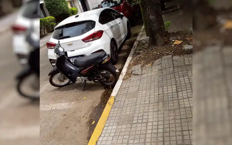 Reclamo: “Siempre autos en el lugar de los motos”