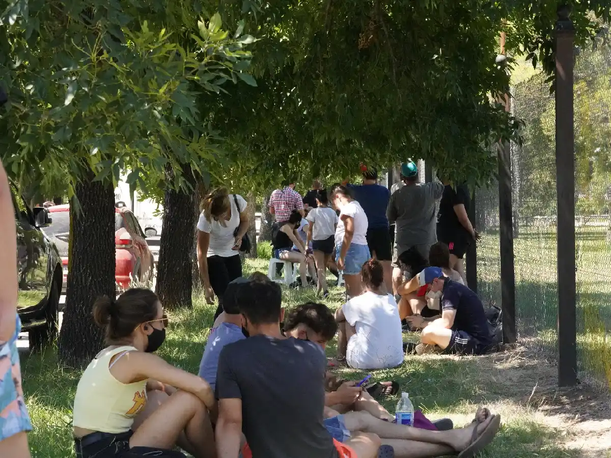 Recomendaciones a quienes asisten a centros de testeos, que están desbordados