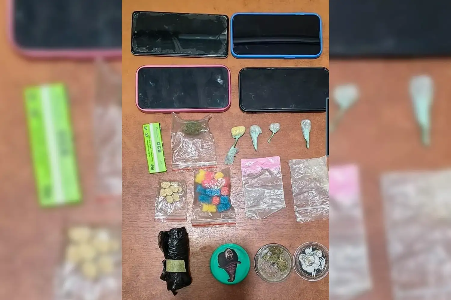 Cuatro jóvenes fueron aprehendidos y secuestraron presuntos estupefacientes