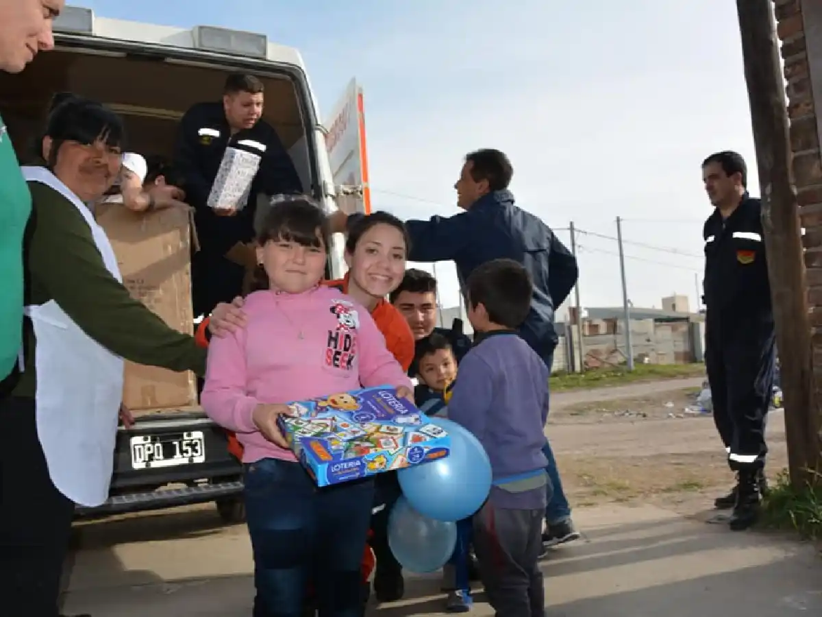 Los chicos del comedor de “La Virgencita” y el Hospital recibieron regalos en su día
