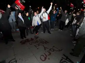 Escracharon a Eduardo Duhalde por la Masacre de Avellaneda