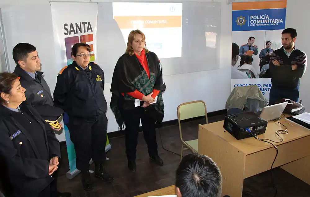 Programa de formación continua a la Policía Comunitaria