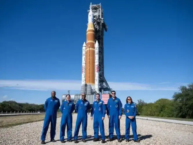 Para hoy está previsto el lanzamiento de la misión lunar Artemis II.