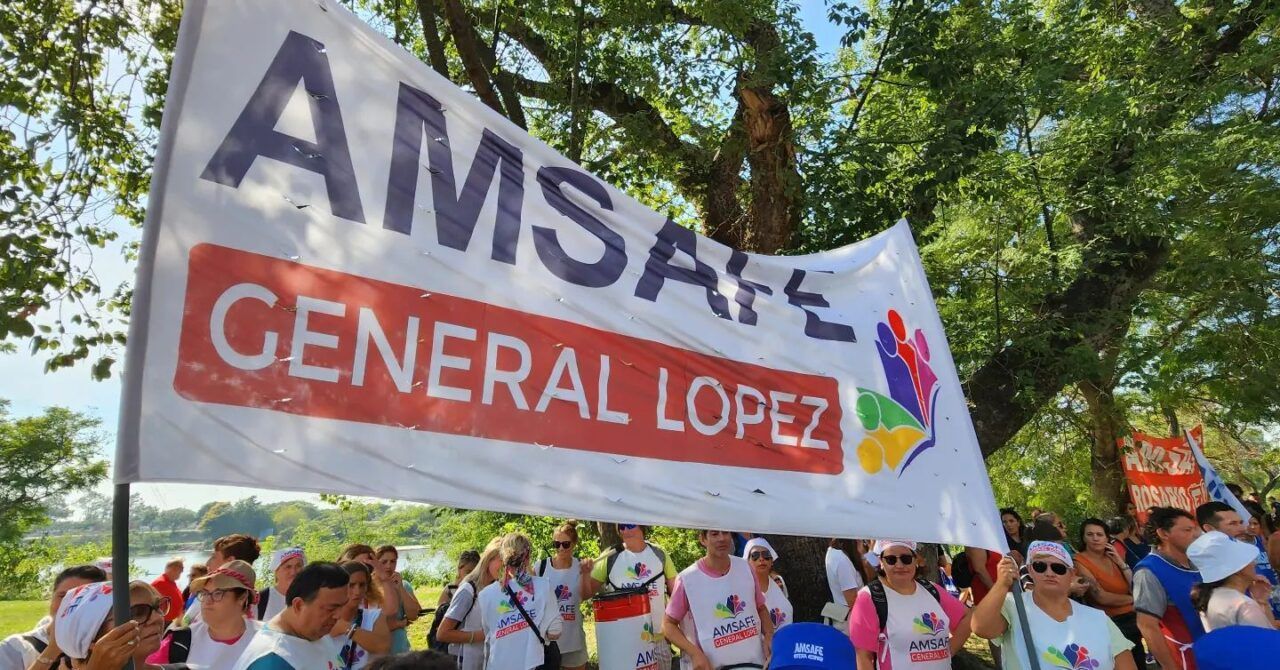 Los docentes recibieron una oferta de aumento del 18 por ciento.