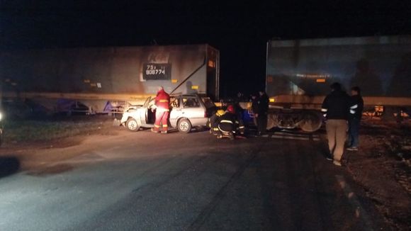 Choque entre auto y tren en Arrufó: un hombre resultó con lesiones graves