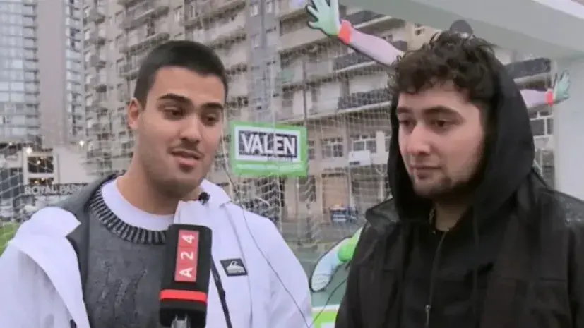 Dos emprendedores marplatenses crearon un protector para arqueros y terminaron ayudando al Dibu Martínez en el Mundial