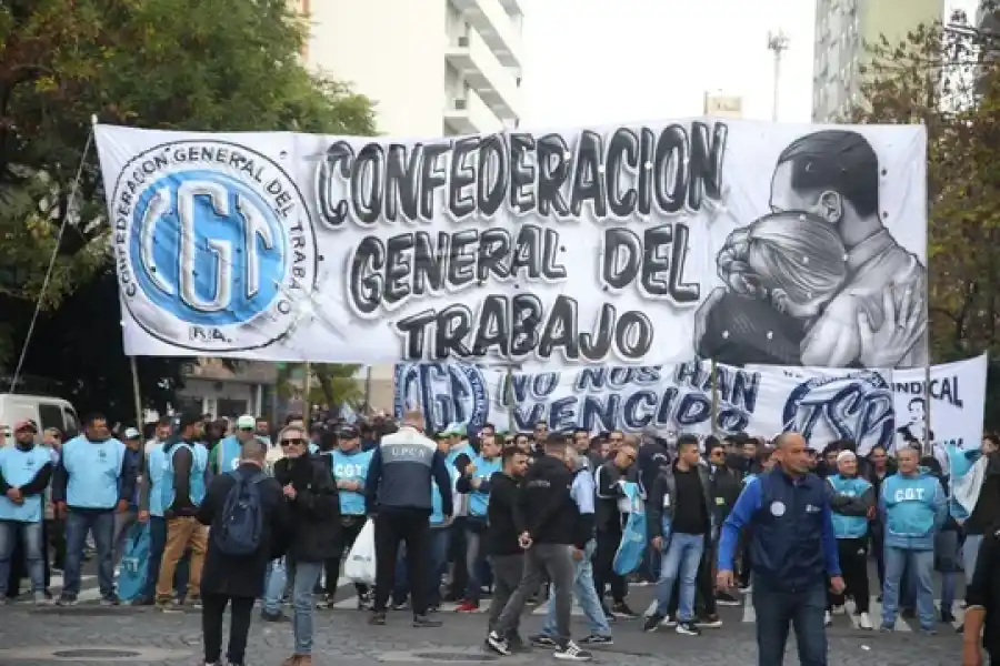 Marcha por el Día del Trabajador: la CGT acusó al Gobierno de aplicar “un ajuste brutal”