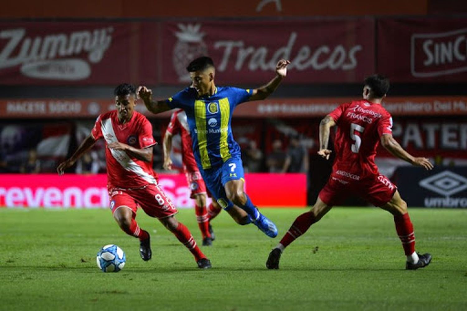 Argentinos lo dio vuelta frente a Rosario Central