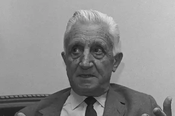 Arturo Illia: el presidente honrado,  criticado por �Sineficiente⬝, que  hizo un gobierno ejemplar