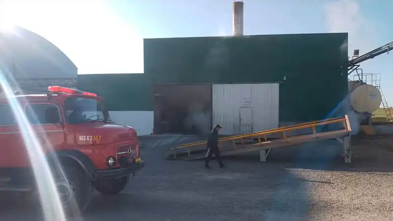 Dos trabajadores heridos tras explosión en fábrica de Aldea Brasilera