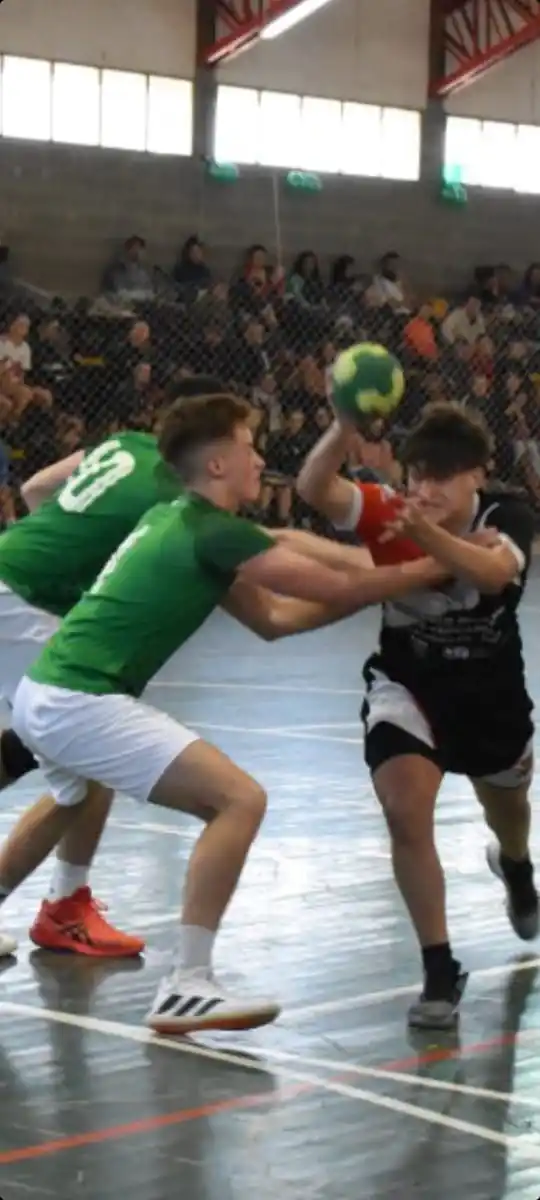 Defensa Tandil se clasificó para las semifinales en ambas ramas