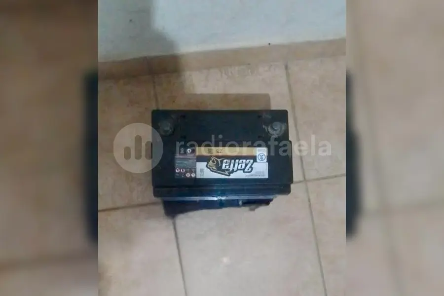 Atraparon a un sujeto con una batería de dudosa procedencia: el sospechoso agredió a los efectivos