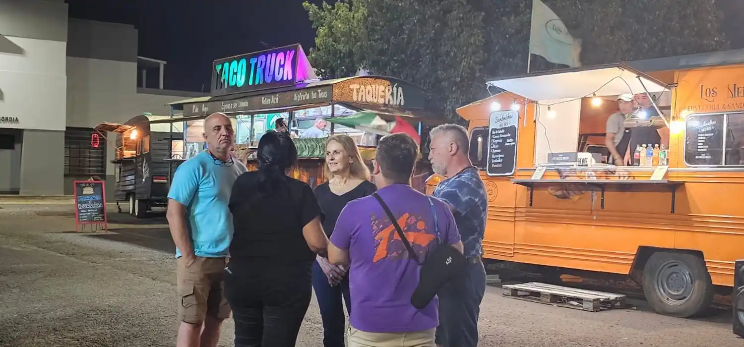 Comenzaron a funcionar los food trucks en la Estación Central 