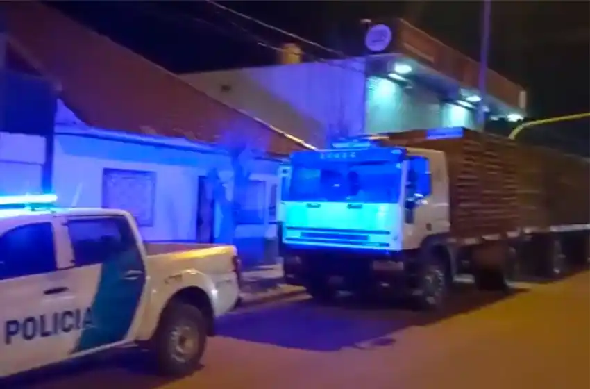 Vio cómo entraba y robaba de su camión estacionado: lo enfrentó y la policía lo llevó a Batán