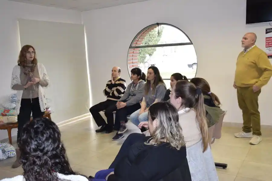 Charla sobre lactancia materna en San Cayetano