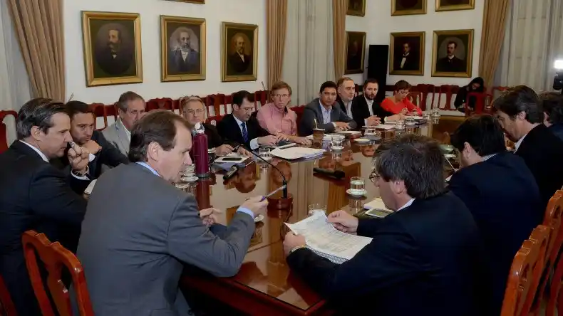 Bordet evalúa las presentaciones de renuncia de sus funcionarios