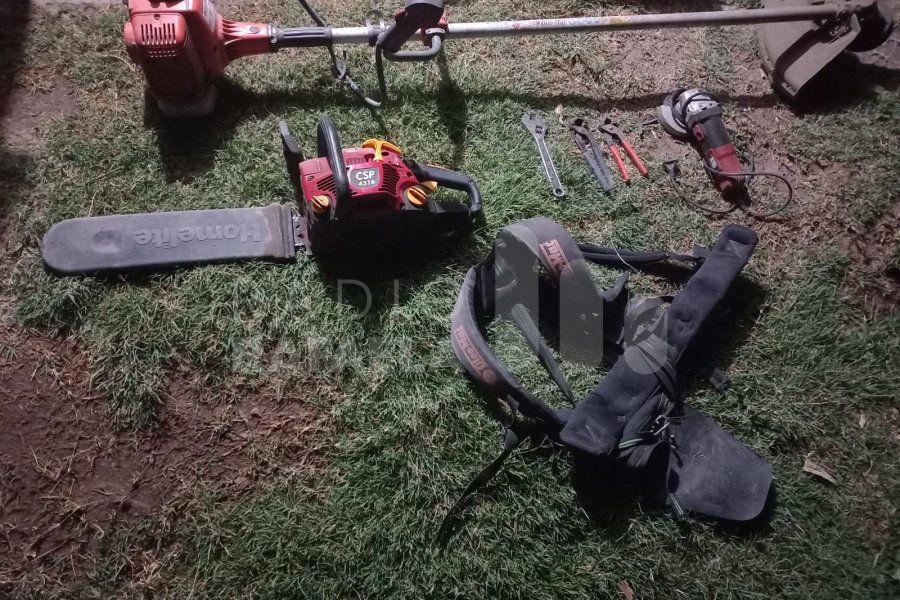 Lo despertaron los perros: dos ladrones le estaban robando en el galpón