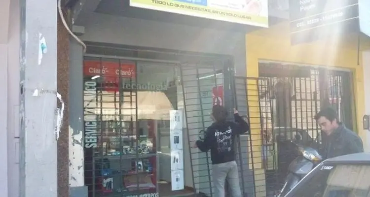 Asaltaron un comercio de celulares