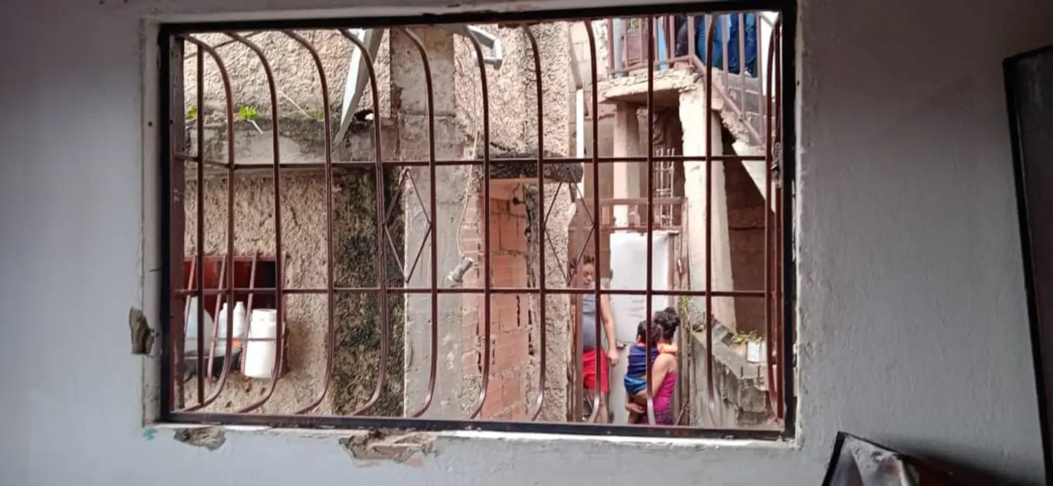 6 casas afectadas, un bebé, una mujer y un hombre heridos deja explosión en Petare