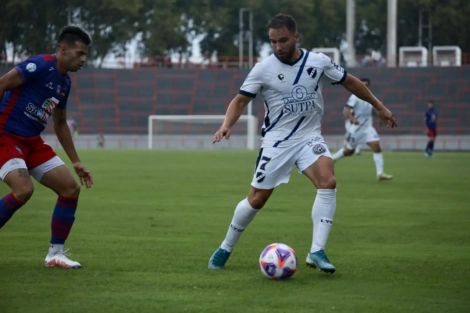 Alvarado concentra para jugar ante el puntero con José Luis Fernández en duda