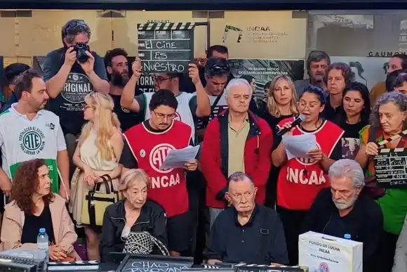 Manifestación en el cine Gaumont contra su posible venta y los recortes en el INCAA