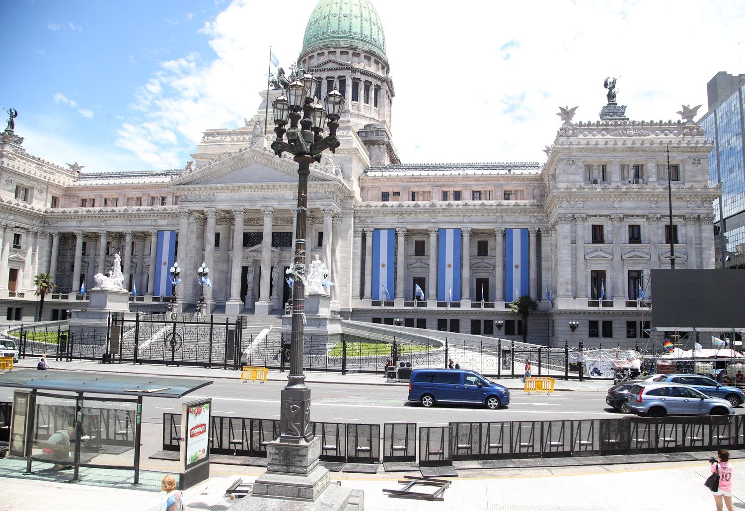 Preparativos en Congreso para la asunción presidencial.