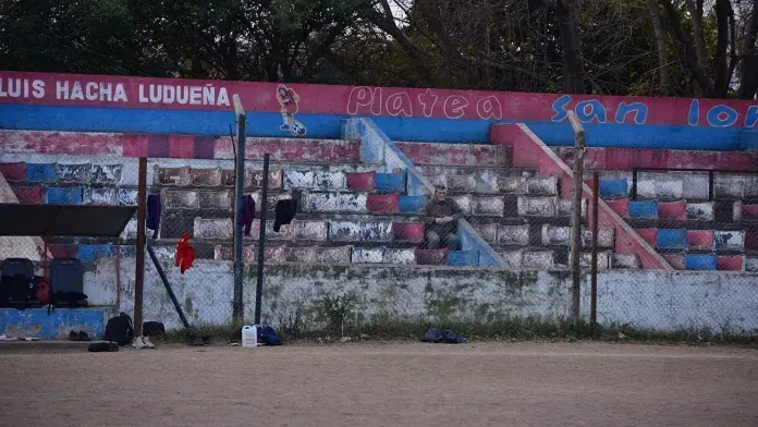Un adolescente de 13 años murió mientras jugaba al fútbol