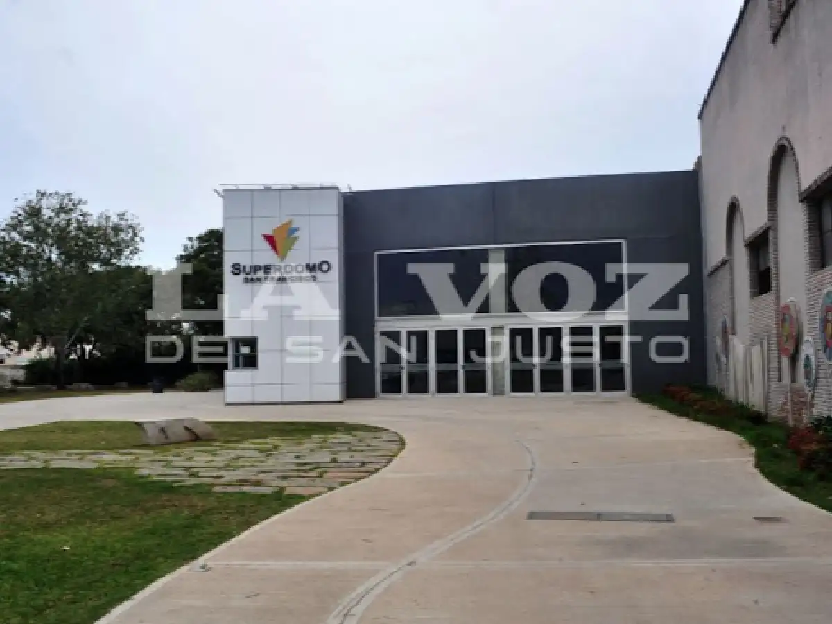 Padres proponen el acto de  colación en el Superdomo 