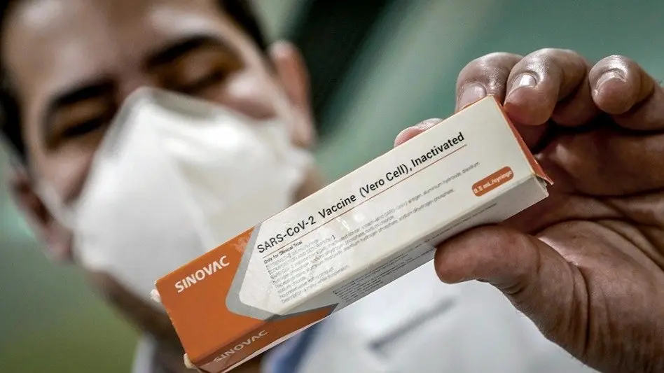 Investigan en Brasil unos 30.000 casos de personas que recibieron tres dosis de vacunas