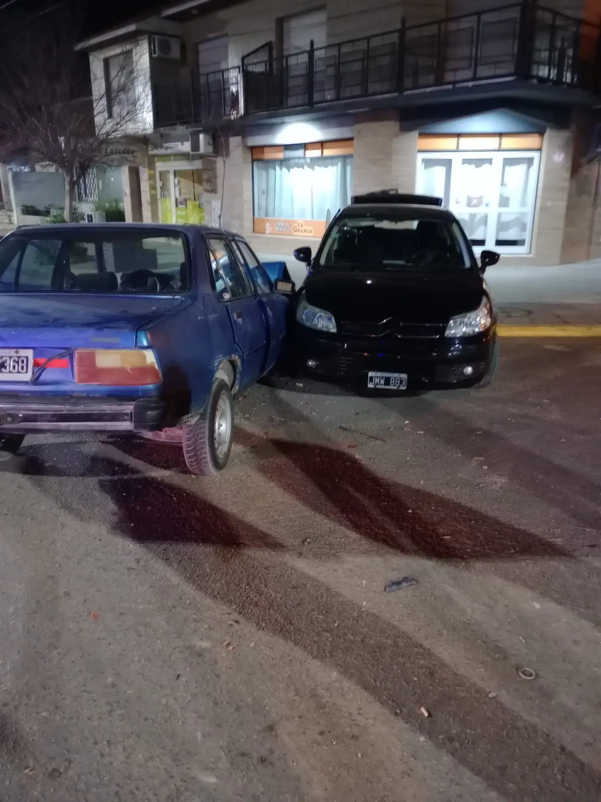 Chocan y les secuestran los autos por alcoholemia y no tener seguro