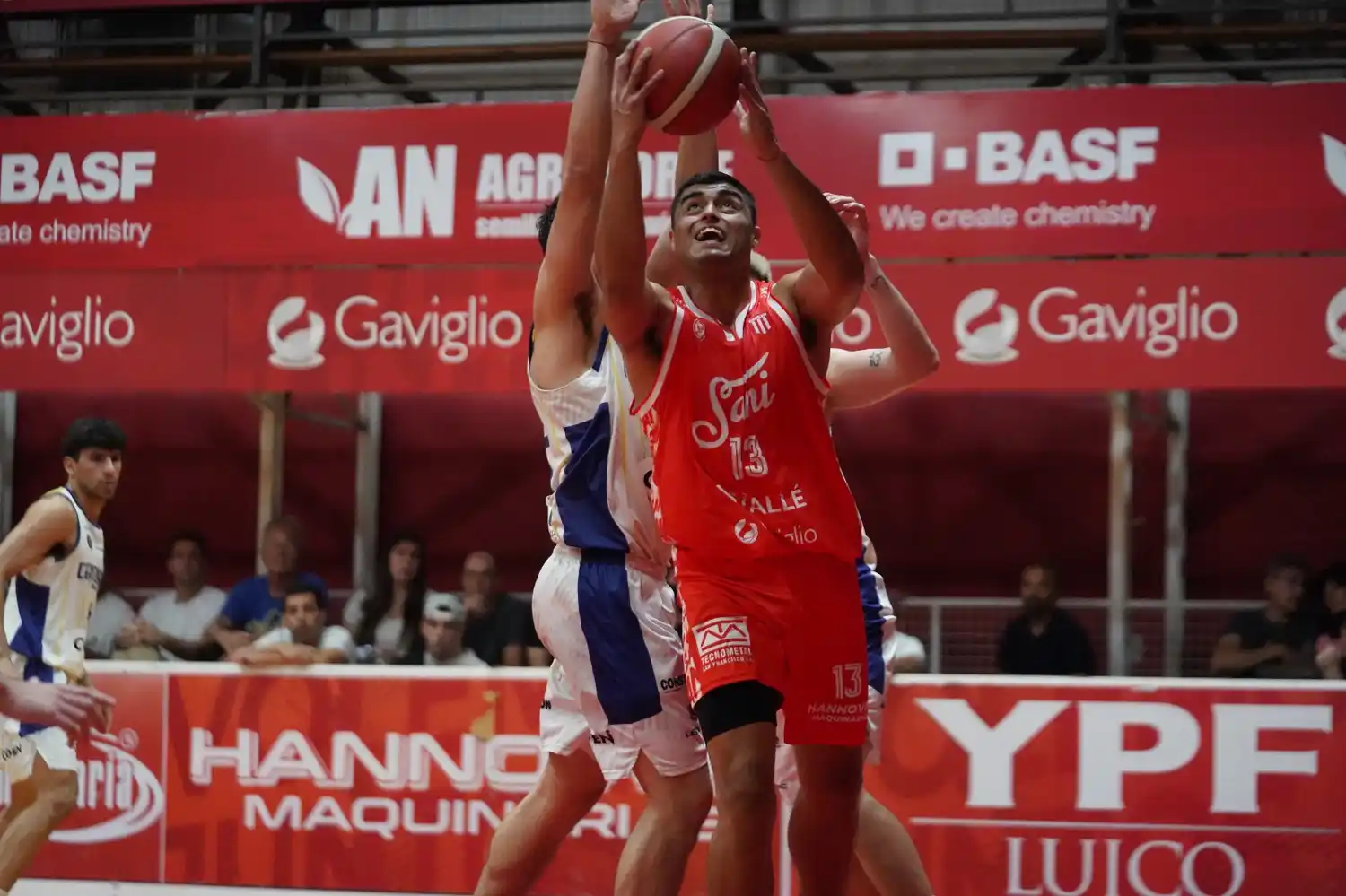 Nicolás Álvarez tendrá otra dura lucha debajo de los acrílicos.