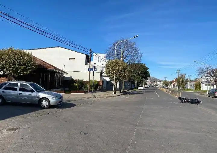 Nuevo hospitalizado tras un choque entre moto y auto