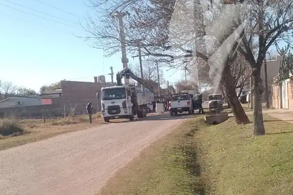 Un joven operario de la región se electrocutó mientras trabajaba y fue trasladado por el 107