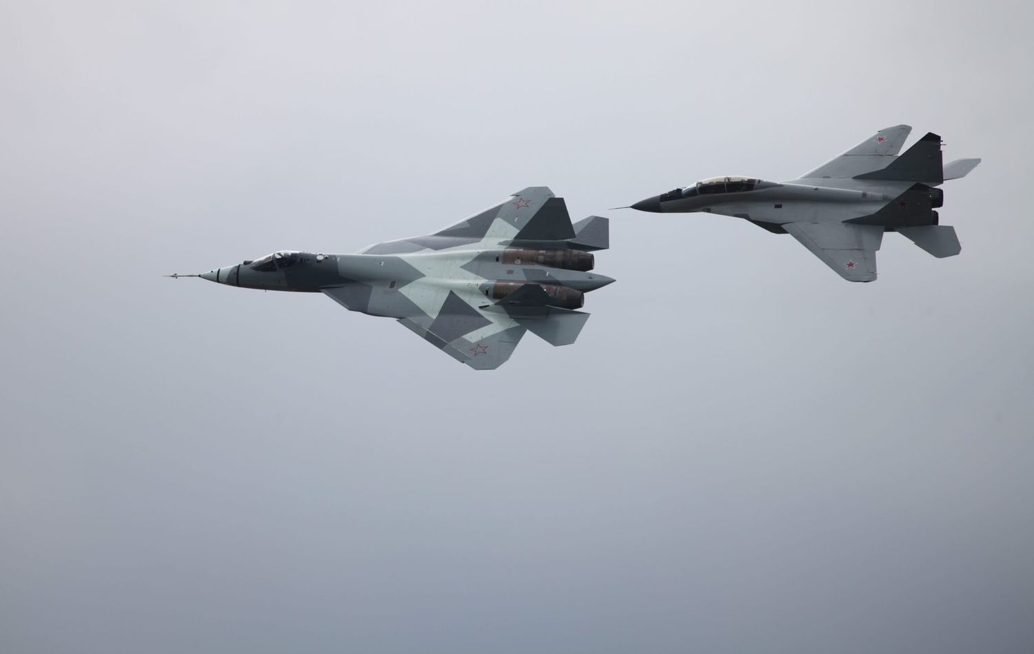 La unión hace la fuerza: RSK MiG y Sukhoi se fusionan