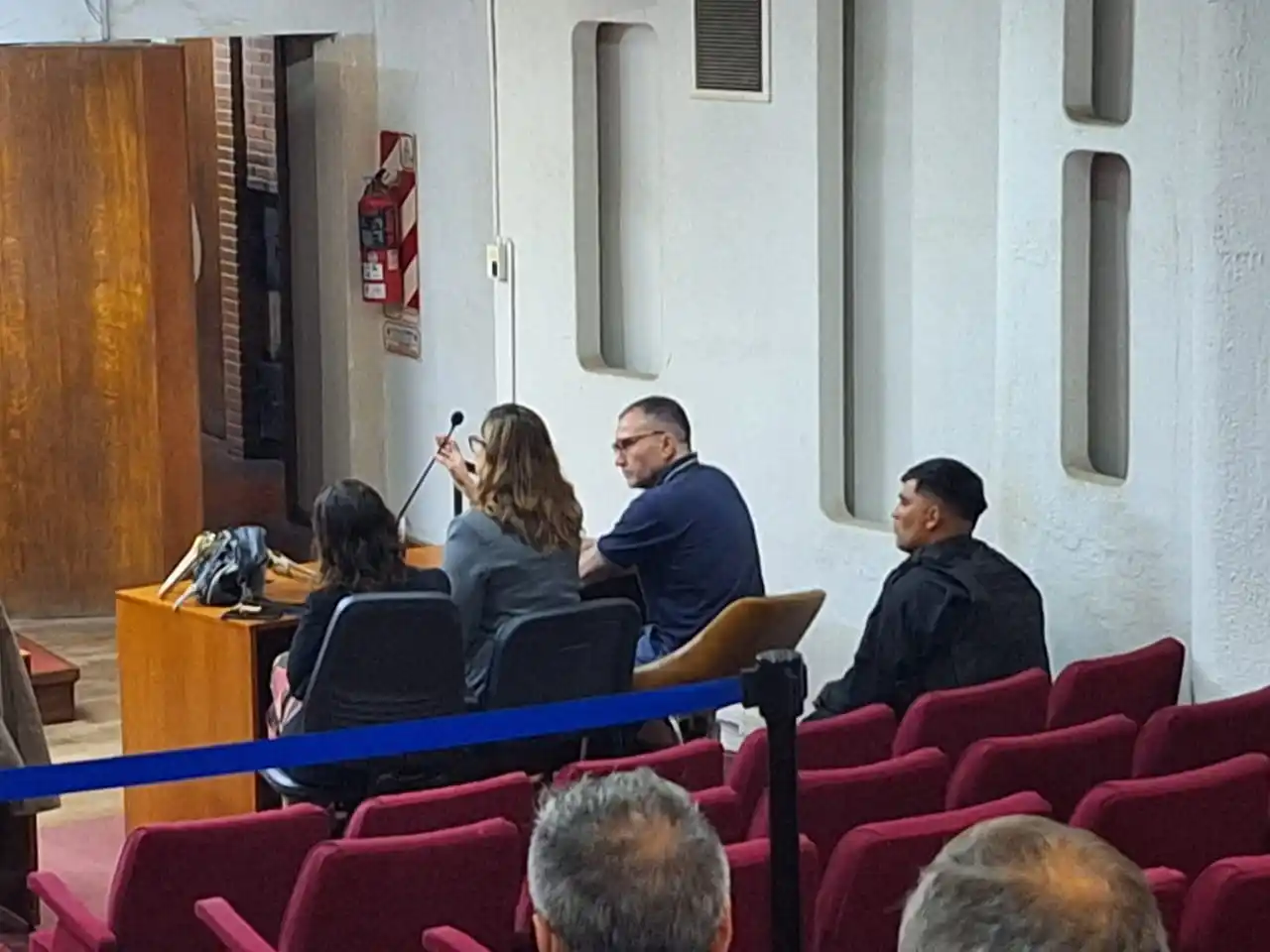 El preparador físico escuchó la condena y luego fue retirado esposado del tribunal.