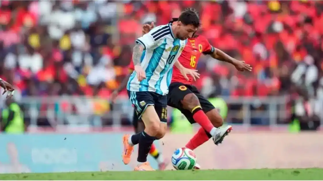 Con un gol de Lautaro y otro de Messi, Argentina derrotó a Angola en su último partido del año