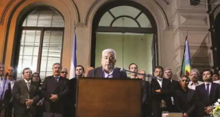 Salazar brinda su mensaje anual en la apertura de sesiones del Concejo