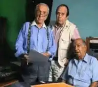 Porfirio Torres con el equipo de Nuestro Insólito Universo. Foto cortesía