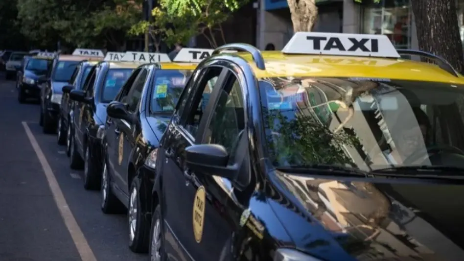 Taxistas evalúan incrementar la tarifa del servicio