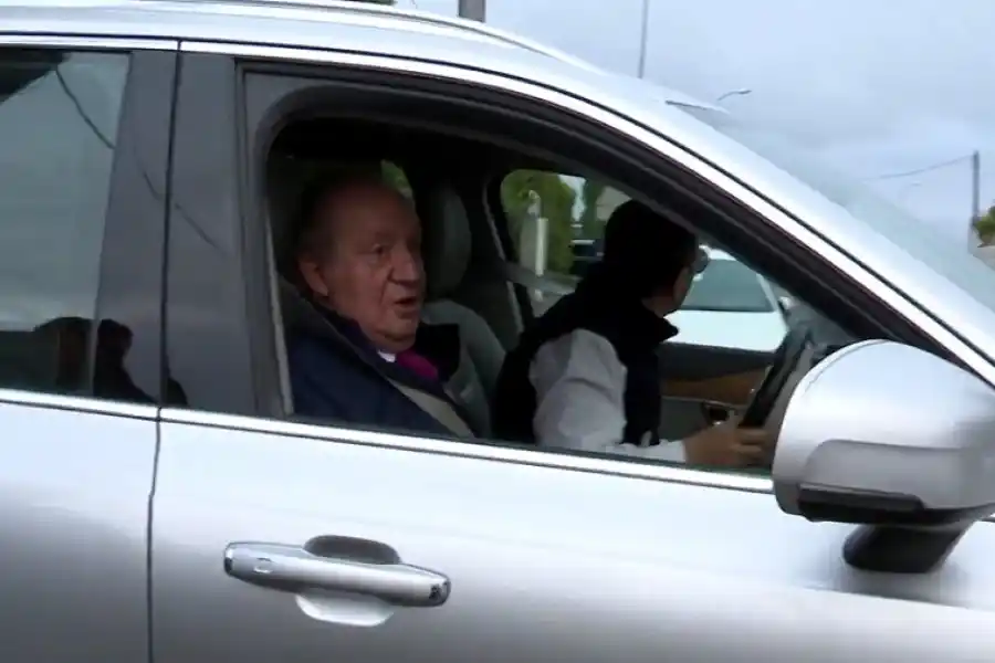 El rey Juan Carlos I se reencontró con su hijo, a casi dos años de exiliarse por denuncias