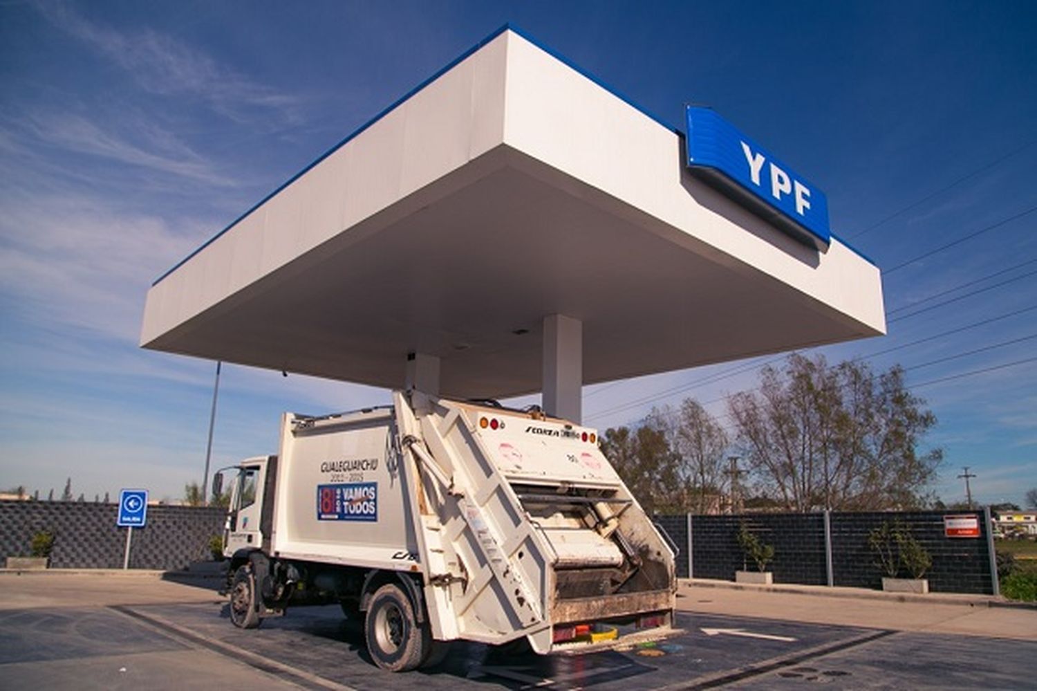 La Municipalidad firmó un convenio con YPF para la compra de combustible